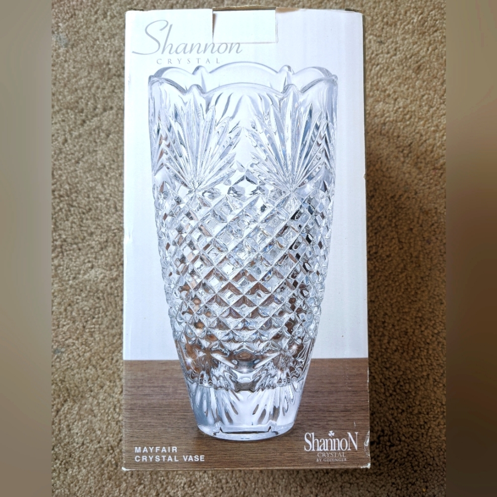Shannon Crystal Mayfair a crystal Vase New In Box by Godinger